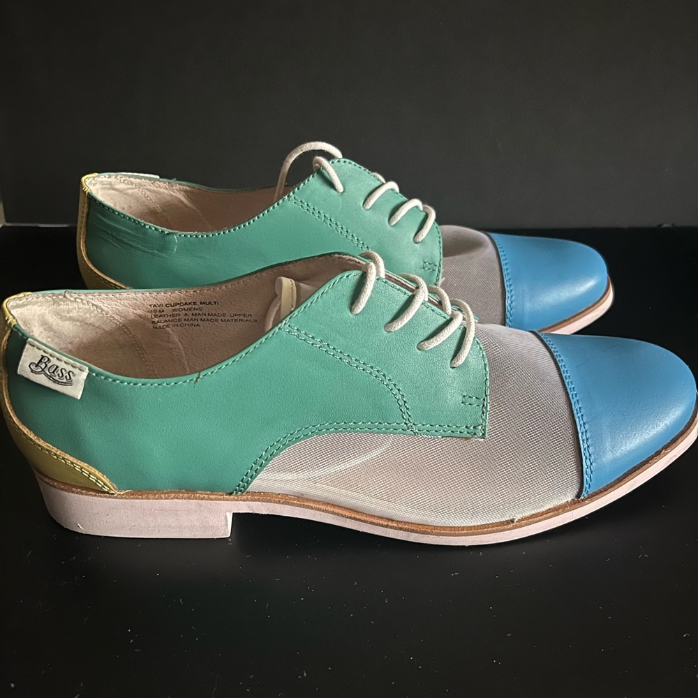 Bass Women's Green and Blue Leather with Mesh Oxford Shoes. Medium width size 10